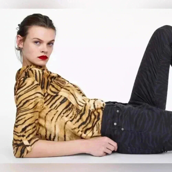 ZARA WOMAN CAMEL/BLACK ANIMAL PRINT FLOWING SHIRT BLOUSE SIZE SMALL NWT - Picture 2 of 6
